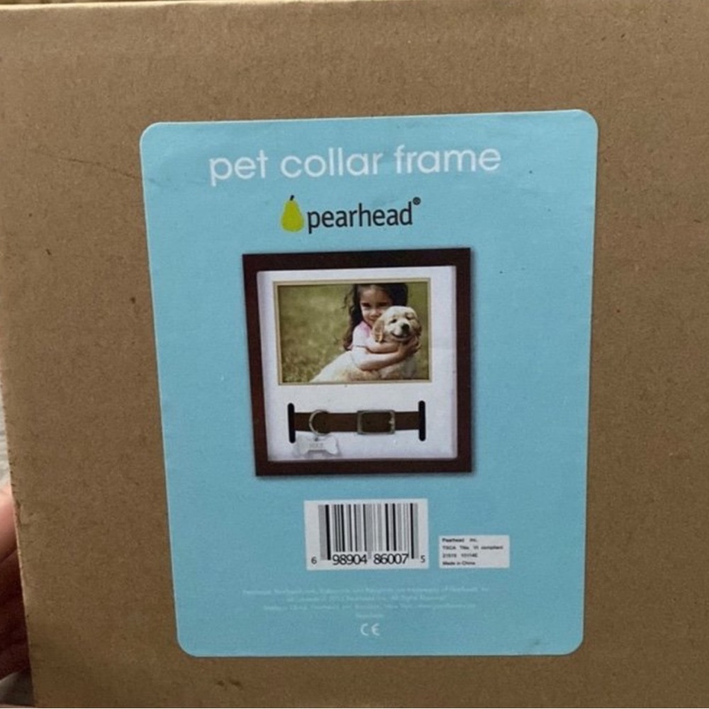 Pearhead Brown Pet Collar Display Frame